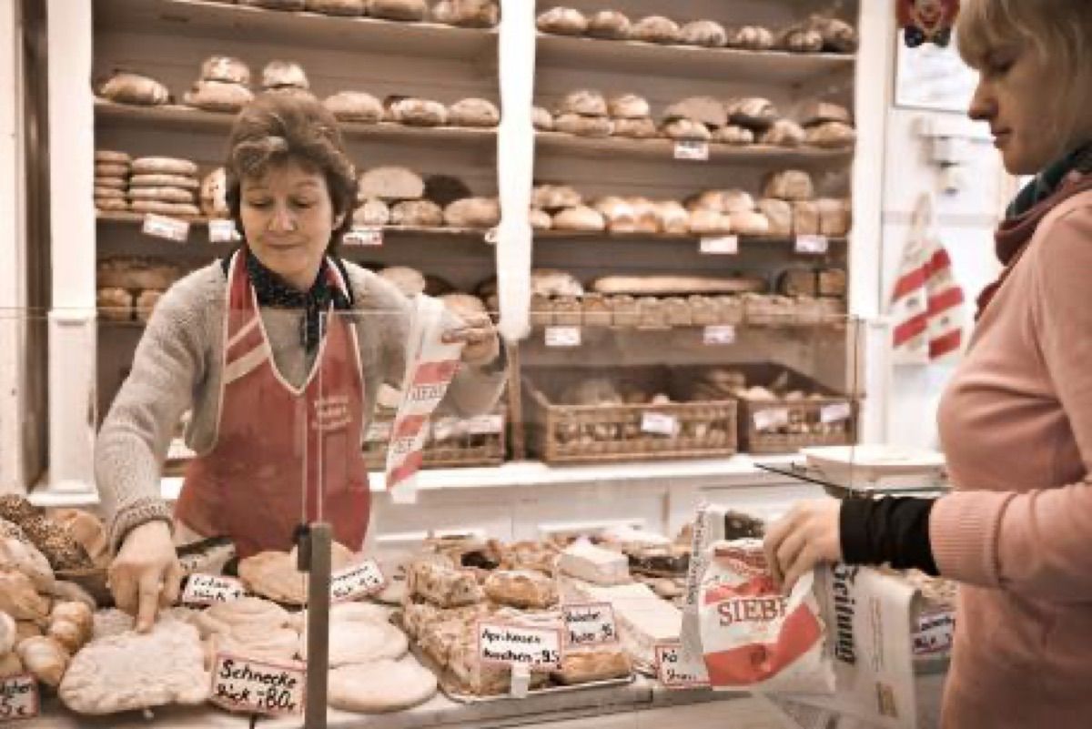 Historische Ladentheke der Bäckerei Siebert mit Auslage